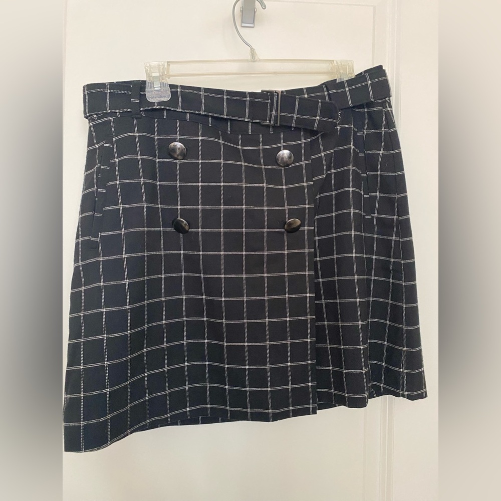 FINAL SALE Banana Republic Black Checkered Skirt with Buttons EUC